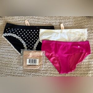 NWT Victoria's Secret set of 4 underwear all hiphugger Size M
